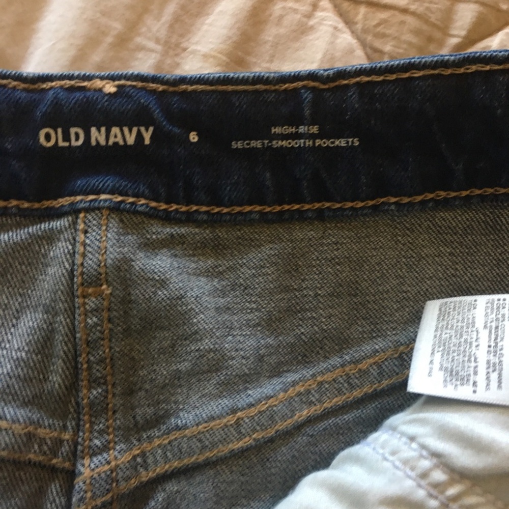 Old Navy High-Rise Secret Smooth Pockets Button Fly Frayed Hem Denim Skirt - Picture 4 of 5
